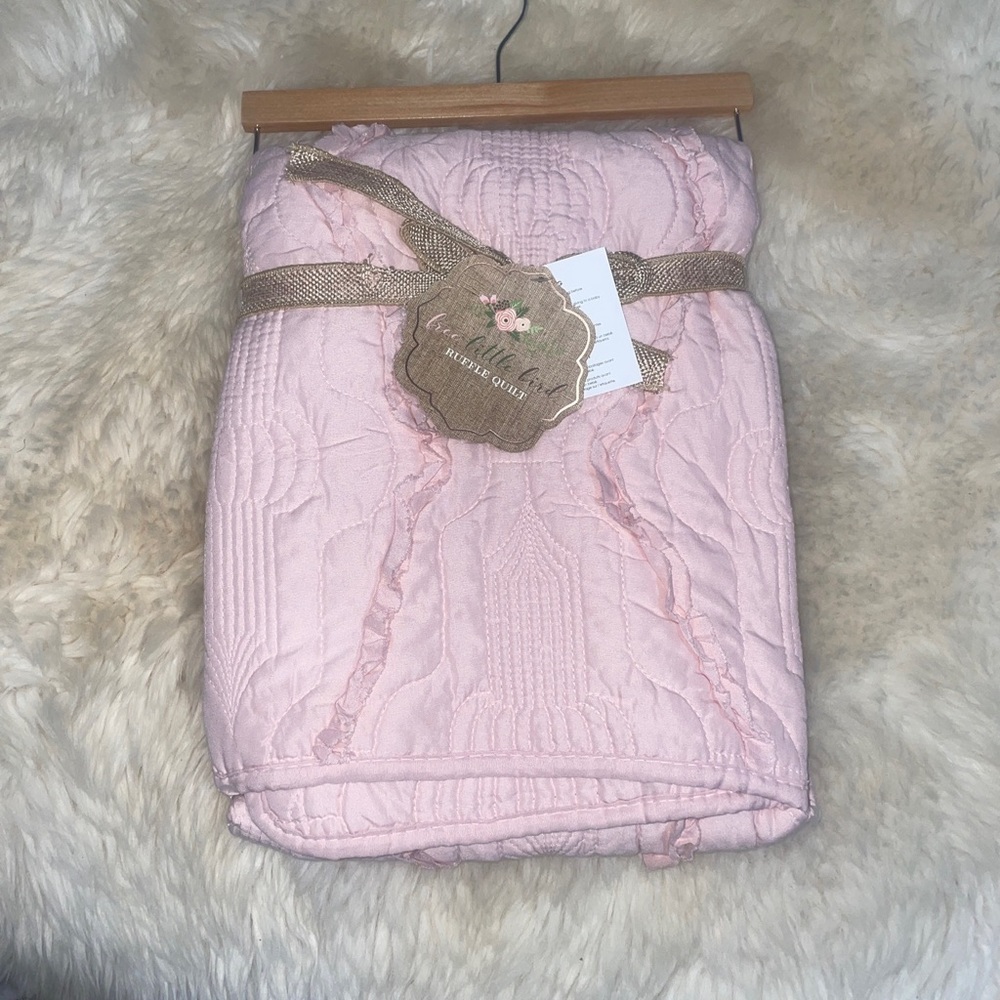 NEW Free Little BIrd Ruffle Baby Quilt Pink - Picture 6 of 8